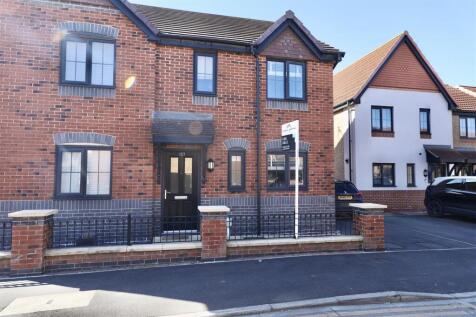 3 bedroom semi-detached house for sale