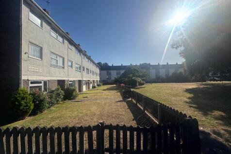 3 bedroom maisonette for sale