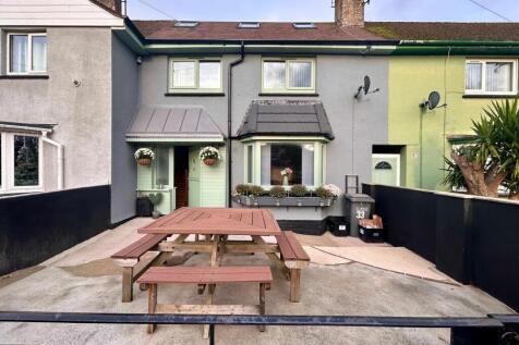 4 bedroom terraced house for sale