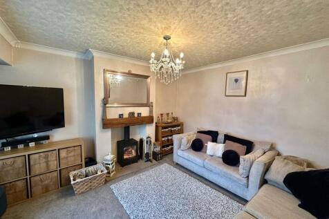 Berwick Avenue, Heckmondwike 3 bed semi