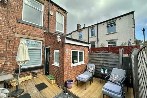 1 bedroom semi-detached house for sale