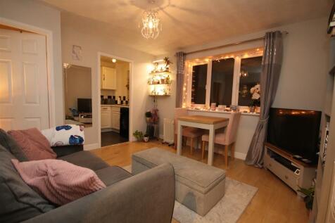 Winston Close, Greenhithe 1 bed flat for sale