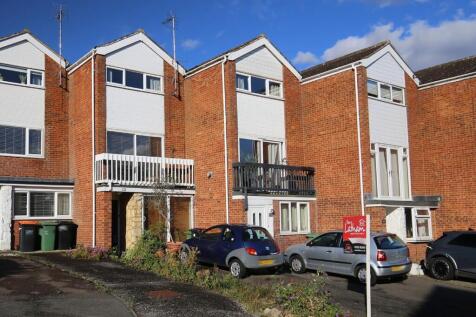 3 bedroom town house for sale
