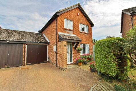 3 bedroom link detached house for sale