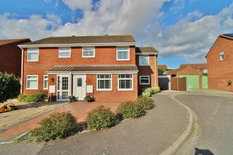 4 bedroom semi-detached house for sale