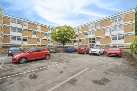 Park View Court, Woking, GU22 2 bed apartment for sale