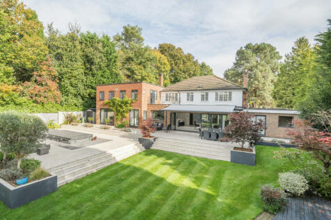 6 bedroom detached house for sale