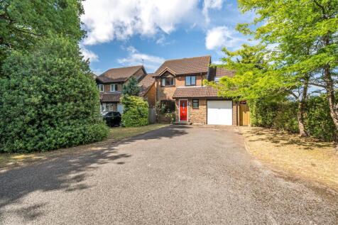 Mahonia Close, West End, Woking, GU24 4 bed detached house for sale