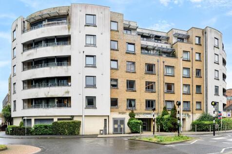 Stanley Road, Woking, GU21 2 bed flat for sale