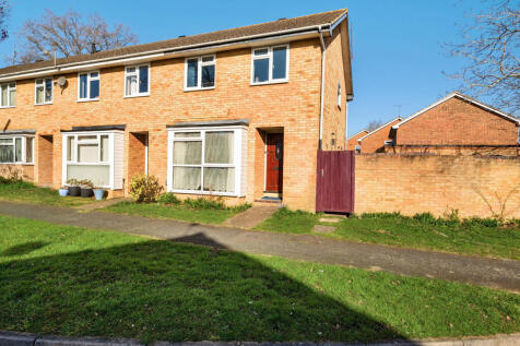 3 bedroom end of terrace house for sale