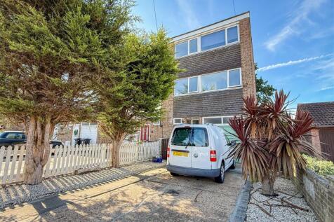 3 bedroom town house for sale