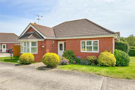 2 bedroom detached bungalow for sale