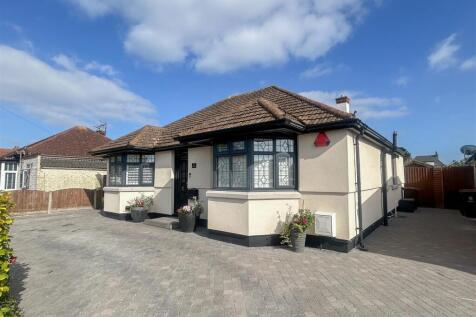 4 bedroom detached bungalow for sale