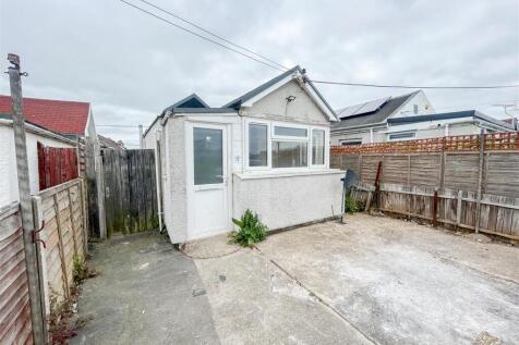 1 bedroom detached bungalow for sale