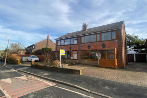 Barnacre Road, Longridge PR3 3 bed semi