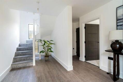 4 bedroom terraced house for sale