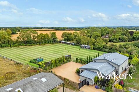 6 bedroom detached house for sale