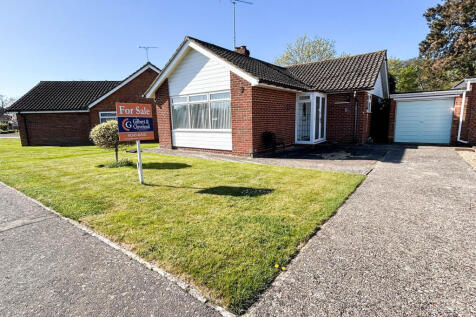 West Meads, Bognor Regis 2 bed detached bungalow for sale
