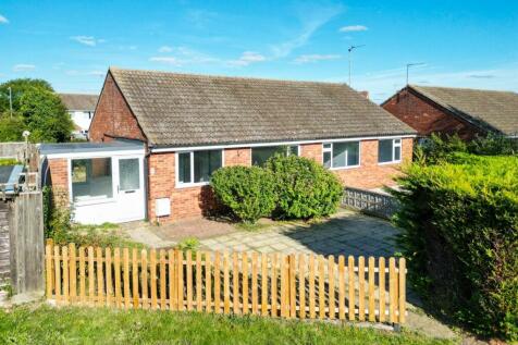 2 bedroom semi-detached bungalow for sale