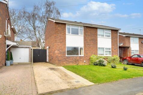 Rookery Place, Fenstanton... 2 bed semi