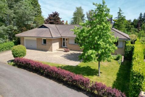 Braefield, Hemingford Abbots... 5 bed detached bungalow for sale