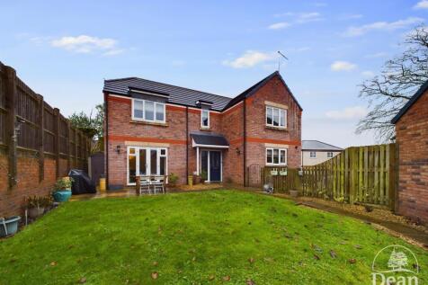 4 bedroom detached house for sale