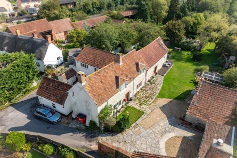 6 bedroom detached house for sale