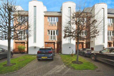 Tallow Road, Brentford 4 bed townhouse for sale
