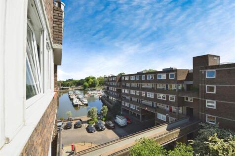 Justin Close, Brentford 1 bed flat for sale