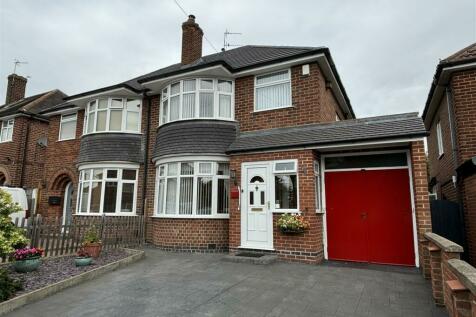 3 bedroom semi-detached house for sale