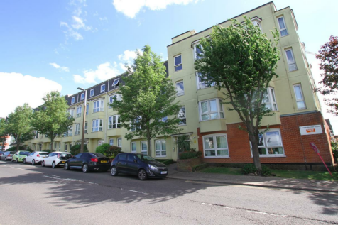 Burleigh Court, Station Road... 1 bed flat for sale