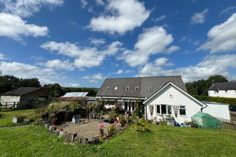 Llwynygroes, Tregaron, SY25 6 bed property with land for sale