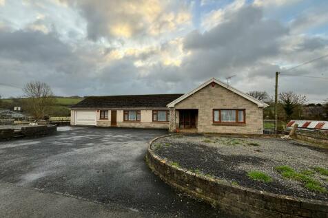 4 bedroom detached bungalow for sale