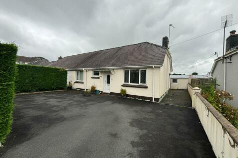 4 bedroom semi-detached bungalow for sale