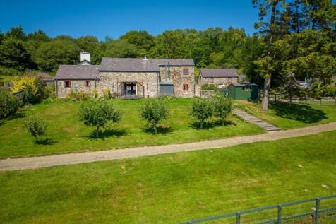 Porthyrhyd, Llanwrda, SA19 3 bed property with land for sale