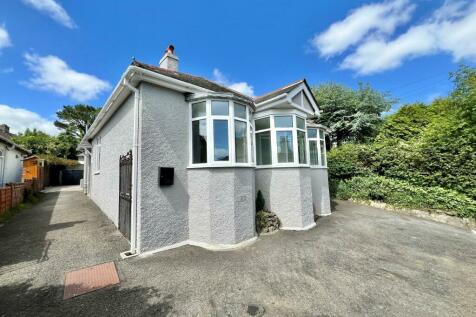 4 bedroom detached bungalow for sale