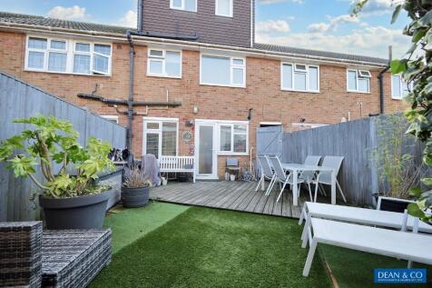 4 bedroom terraced house for sale