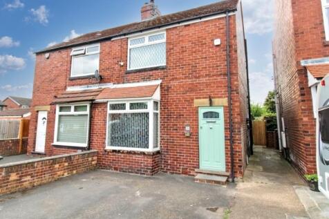 Tingle Bridge Lane, Hemingfield... 2 bed semi