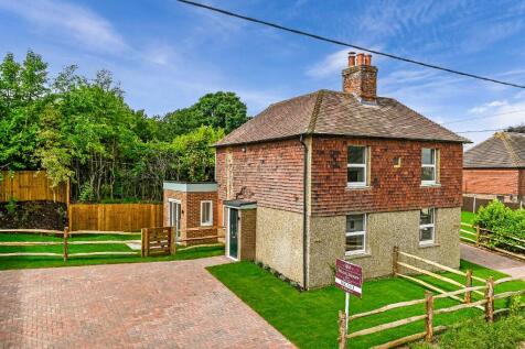 2 bedroom semi-detached house for sale