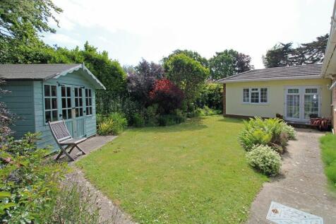 4 bedroom detached bungalow for sale