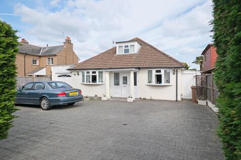 Yeomans Acre, Aldwick, Bognor Regis PO21 4 bed chalet for sale