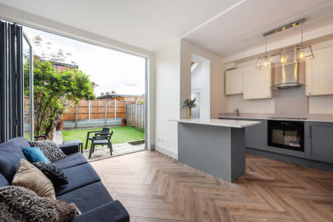 Forfar Road, Wood Green N22 4 bed terraced house for sale