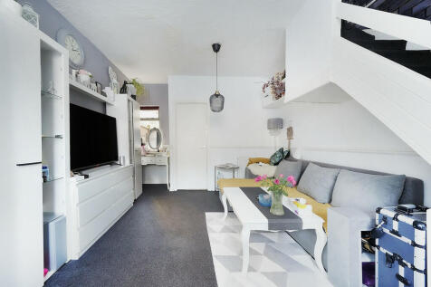 Chesthunte Road, London N17 2 bed terraced house for sale