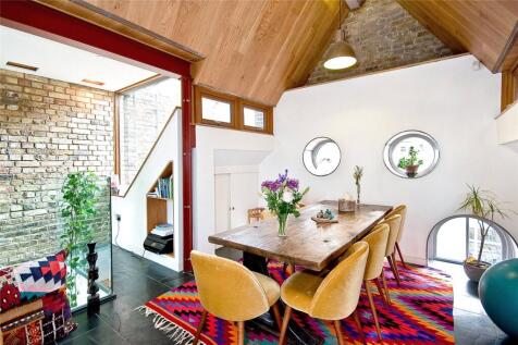 Vine Hill, EC1R 3 bed penthouse for sale