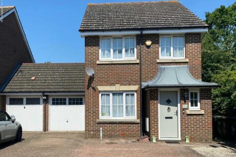 3 bedroom link detached house for sale