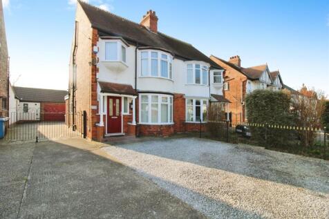 4 bedroom semi-detached house for sale