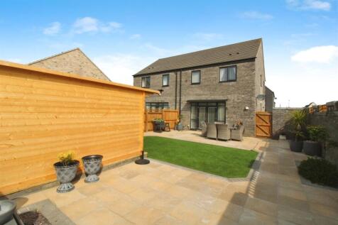 Memory Lane, Kingswood, Hull 3 bed semi