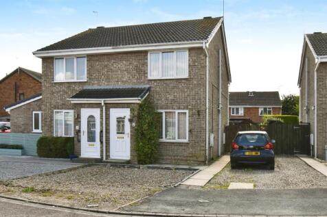 2 bedroom semi-detached house for sale