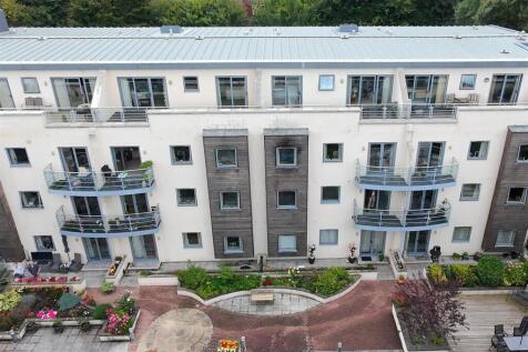 20 Station Road, Plymouth PL7 2 bed flat for sale