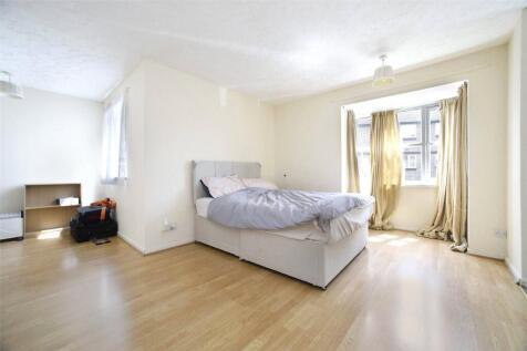 Lowry Court, London, 5 Stubbs Drive... Studio for sale